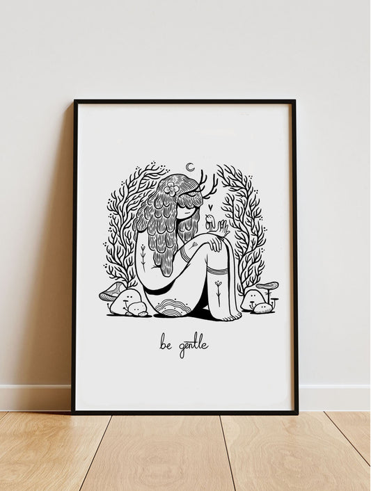 Plakat Be Gentle - Luiza Kwiatkowska - Plakat artystyczny na ekologicznym papierze, czarno-biały rysunek kobiety z jeleniem, napis „be gentle”. - plakat, print
