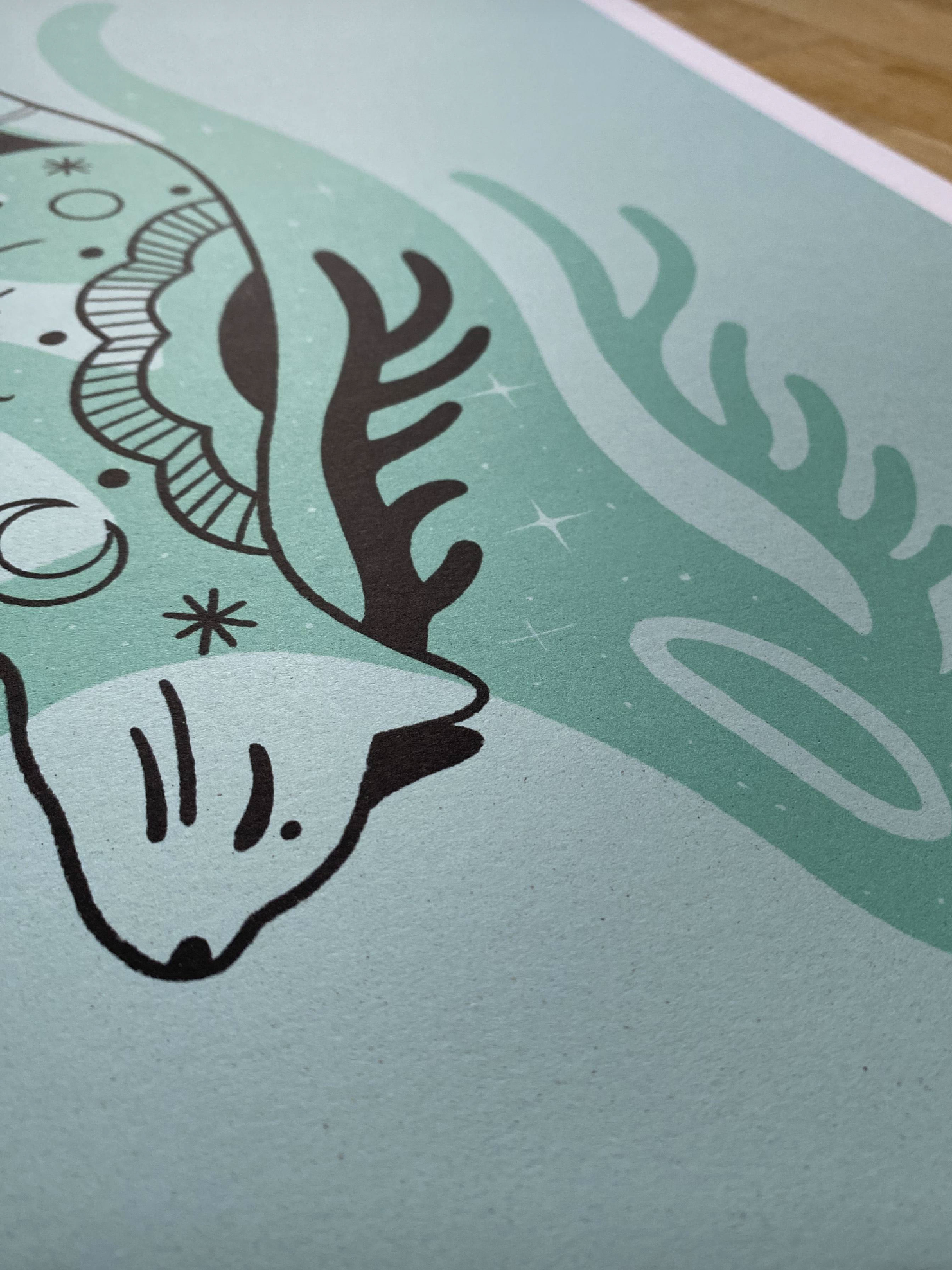 Plakat Kot - Luiza Kwiatkowska - Plakat artystyczny kota na jasnobłękitnym tle, organiczny papier ekologiczny, czarne detale. - plakat, print